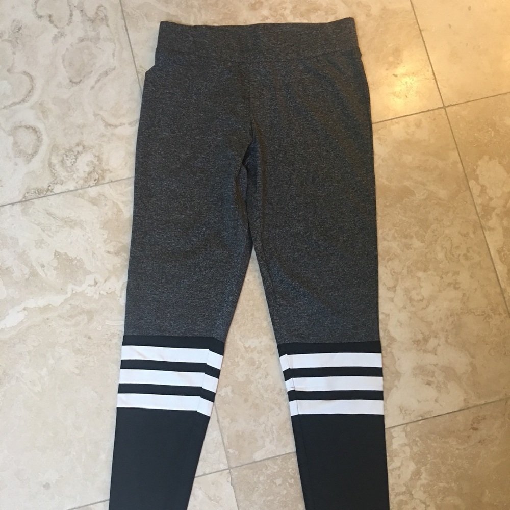 NWOT sz Sm "bombshell" pattern leggings