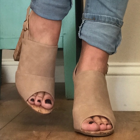 Beige Calvin Everywhere Booties☃️ Sale - Picture 4 of 4