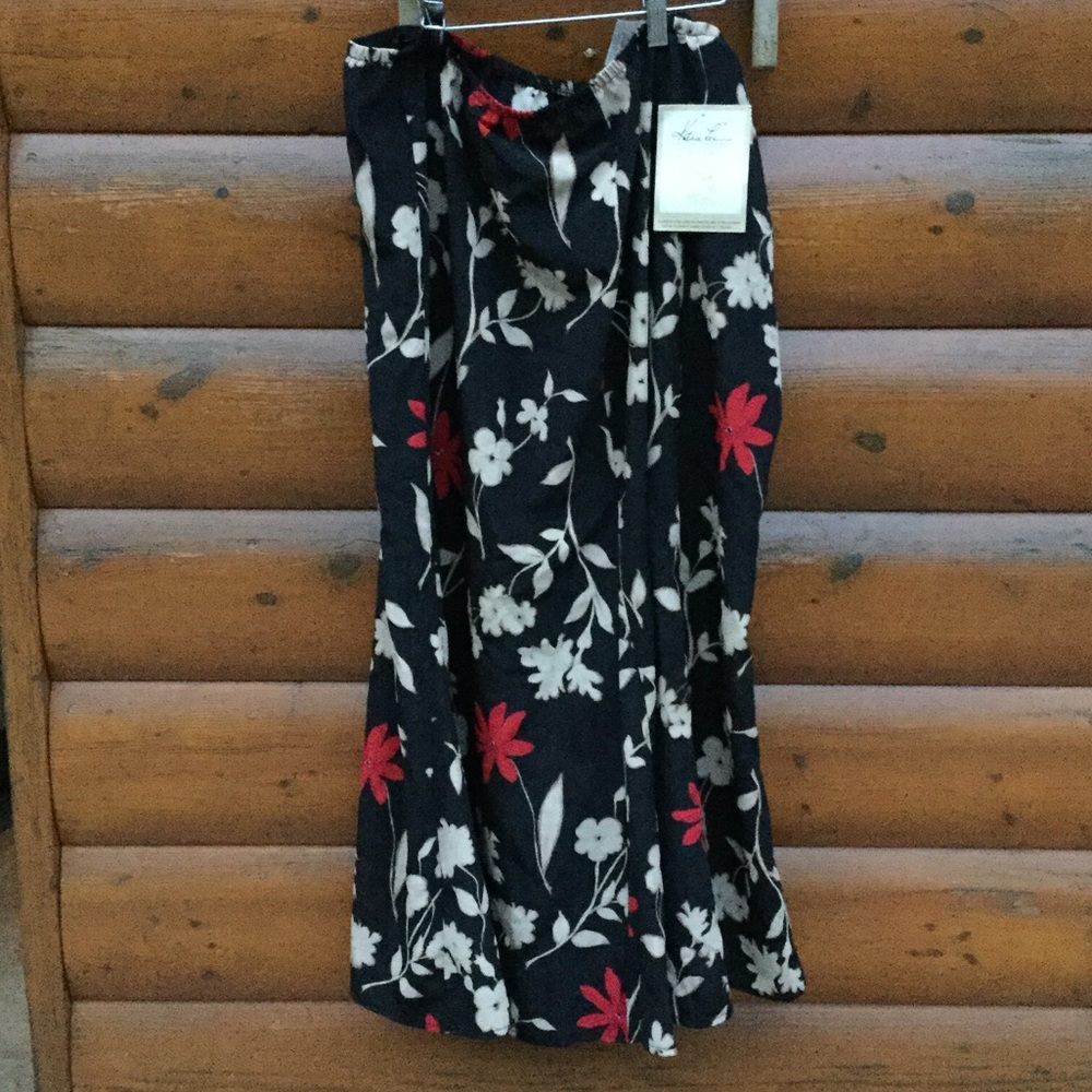 💋. Gifted Today Black/Tan Skirt FLORAL  Flowing FLIRTY for Trans - Picture 2 of 14
