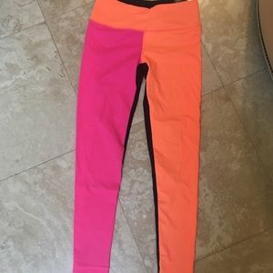 VS knockout leggings, EUC, Med
