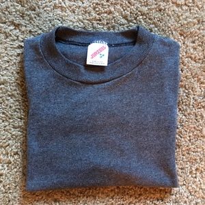 Women's Gray T-shirt Size Small