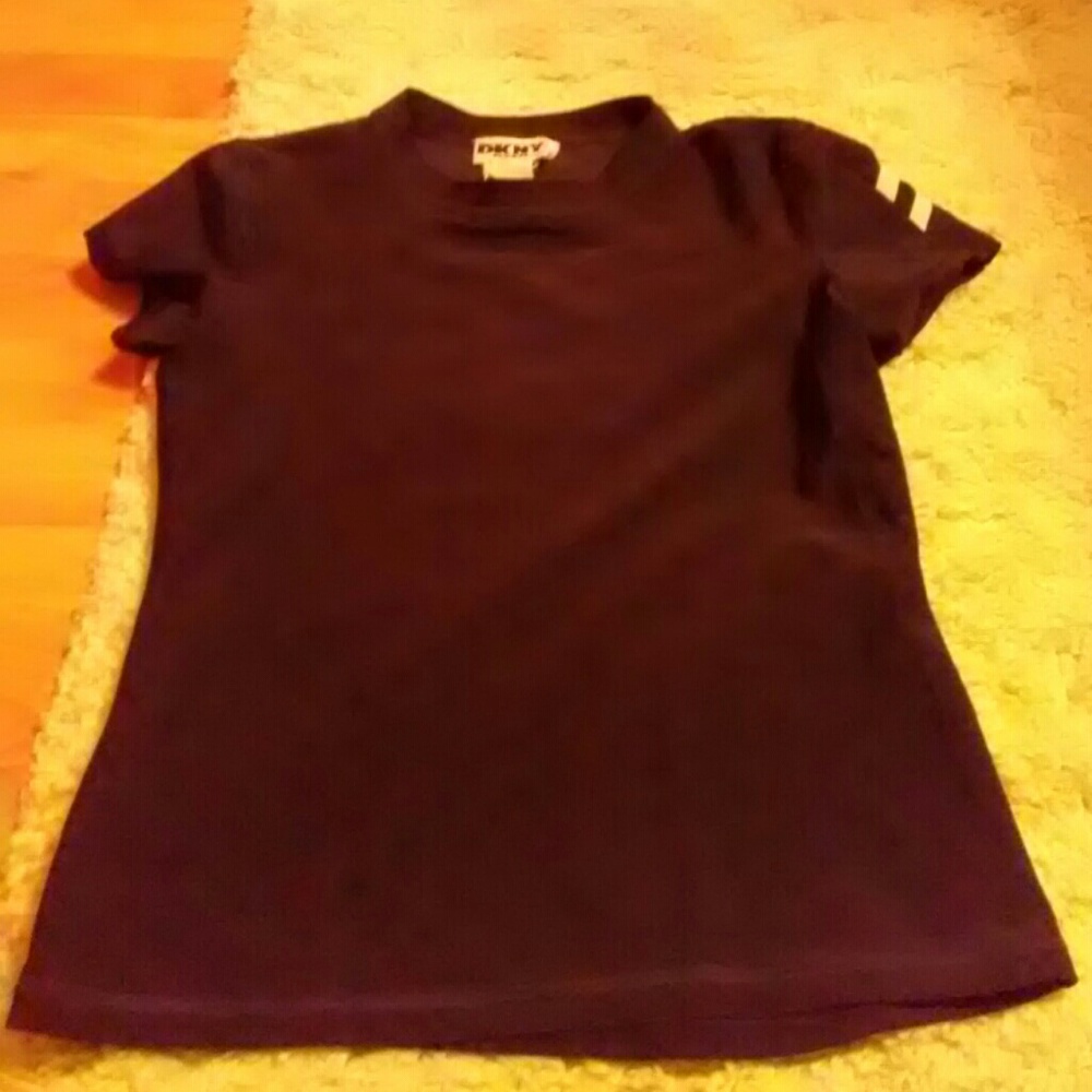 Dkny t shirt. Stretchy and shiny.