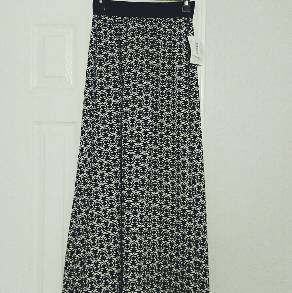 Lularoe Maxi Lucy Skirt SizeXSmall Black and White
