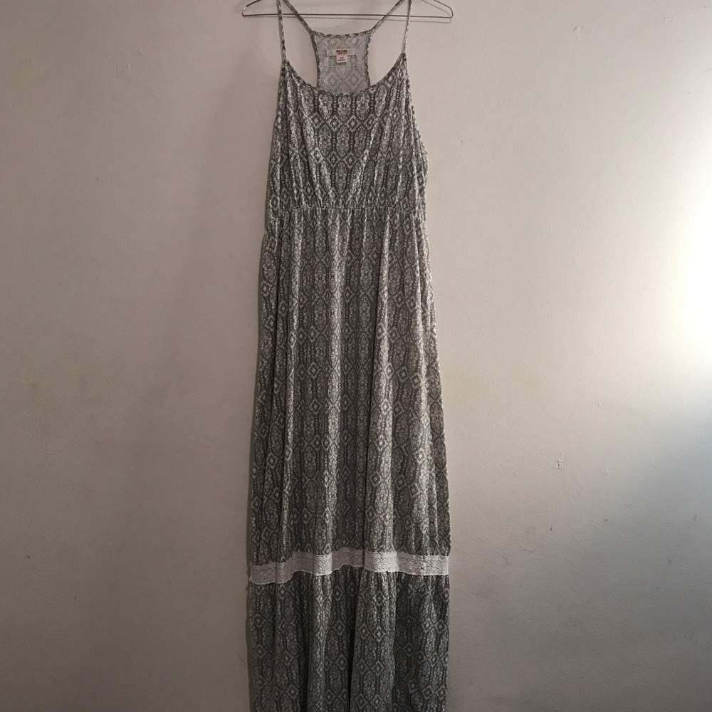 Grey/White Indie Maxi Dress