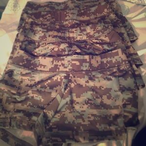 Hooters camo shorts & shirt!! XXS and XS.
