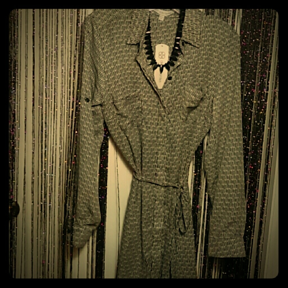 Daisy Fuentes Black & white shirtdress