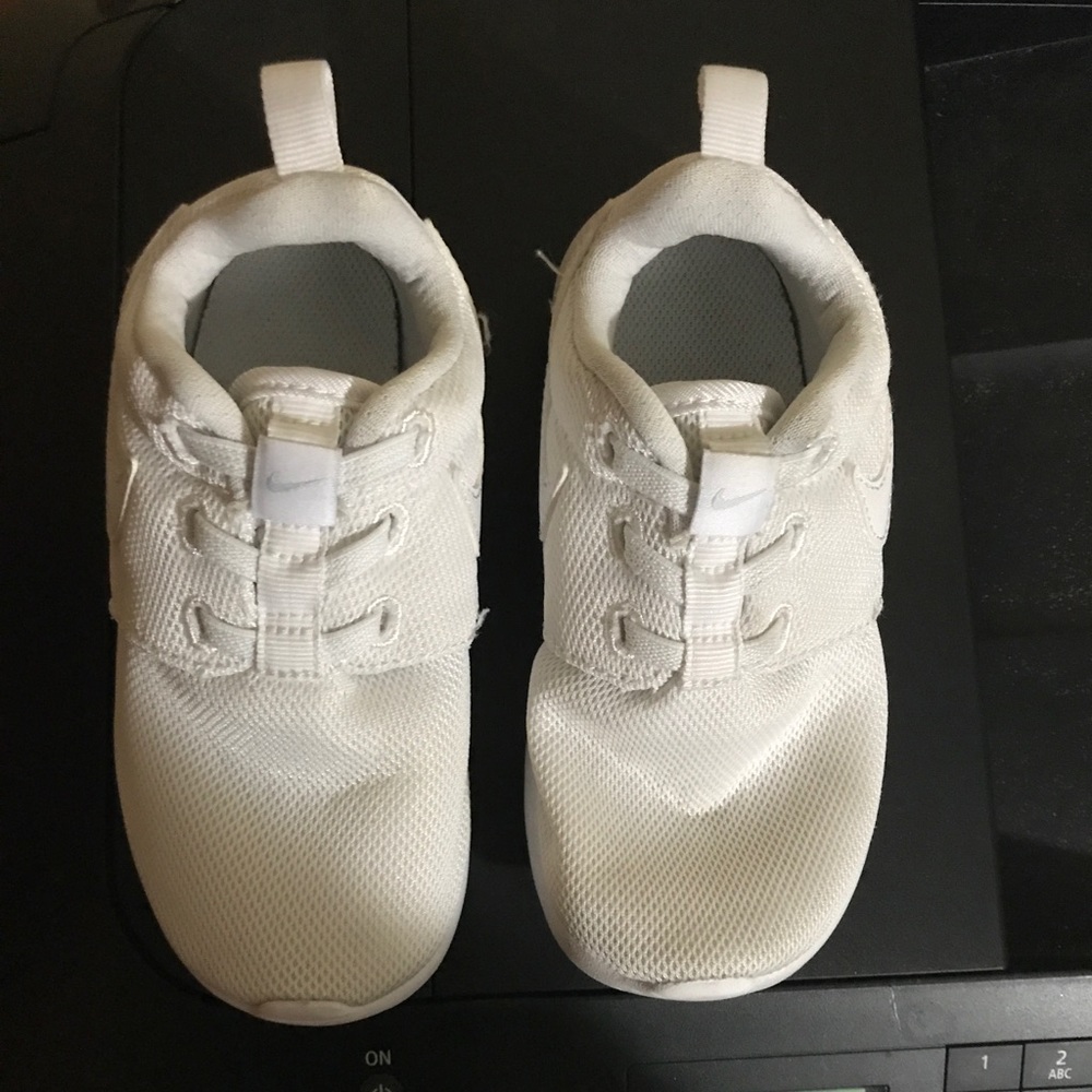 White Toddler Roshe Size 10c