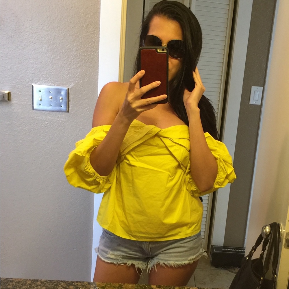 ***FINAL PRICE DROP**** Off shoulder blouse