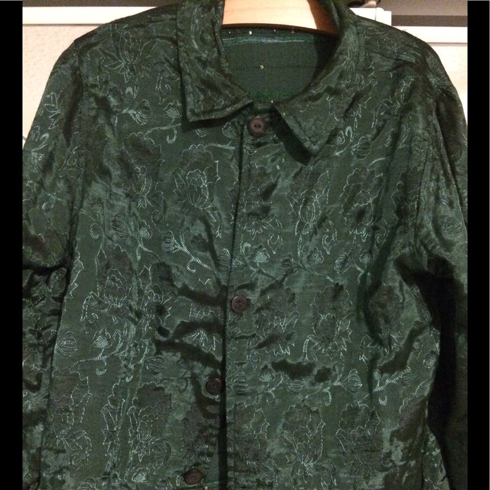 Beautiful reversible jacket.  Two jackets in one