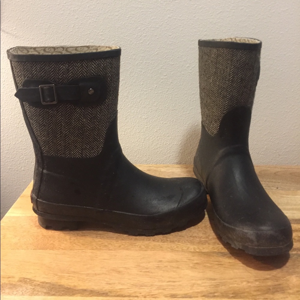 Rain boots !