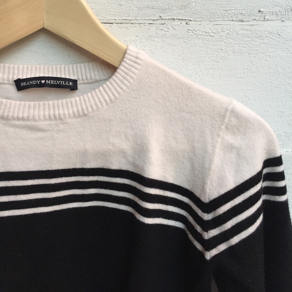 Brandy Melville Sweaters - Brandy Melville Gracie Sweater