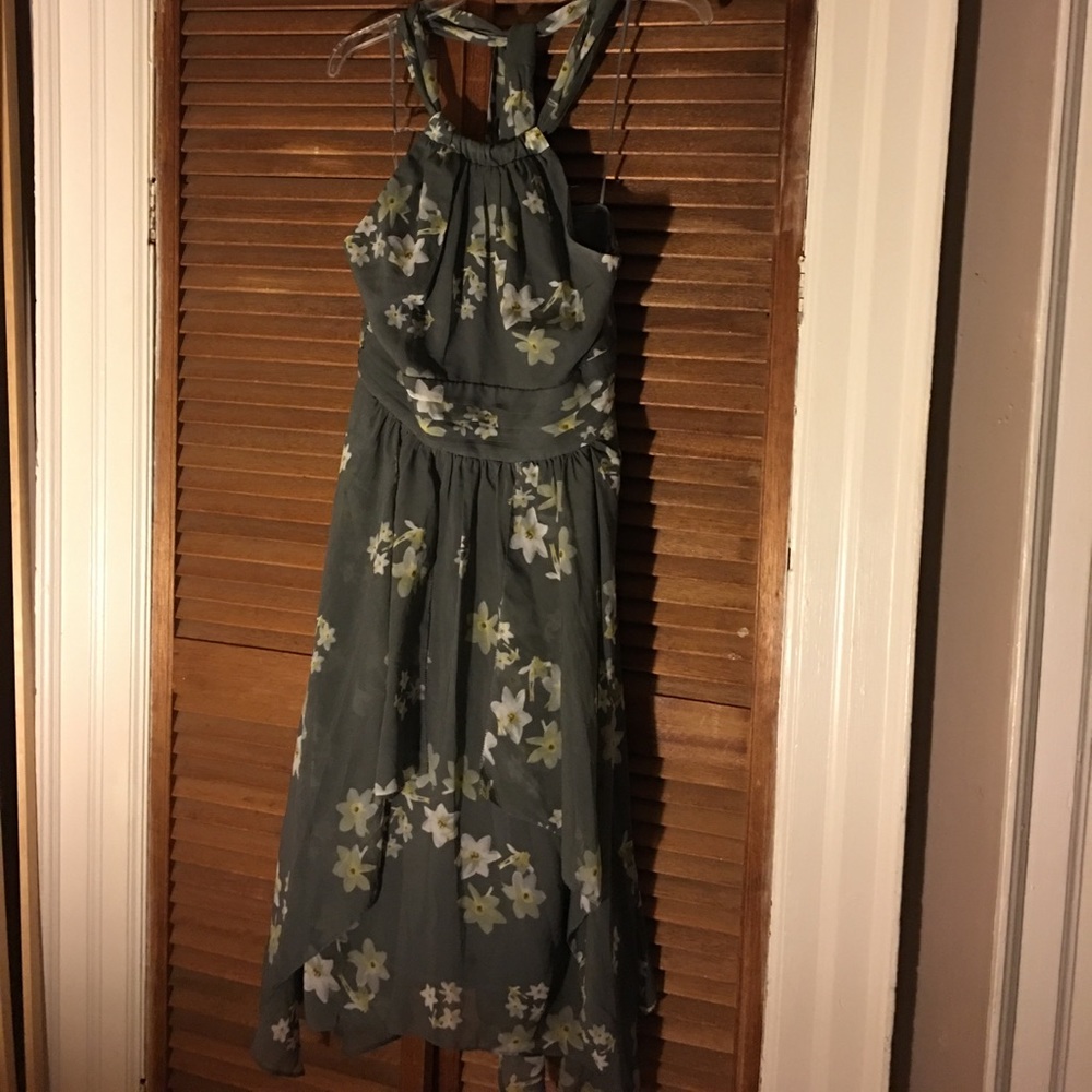 Vince camuto size 8 gray floral halter dress