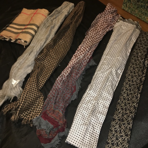 Burberry Pajmina scarves - Picture 2 of 5