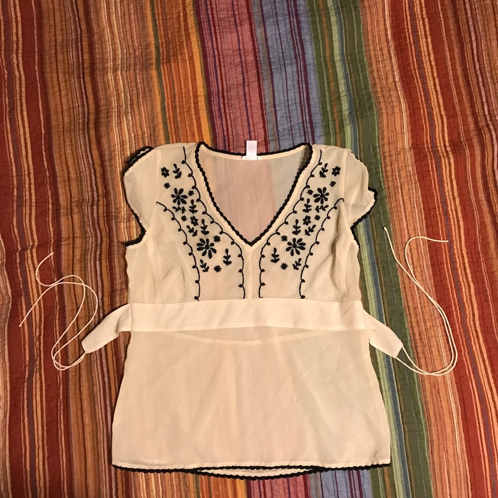 🖤 Sheer Peasant Split Sleeve Top