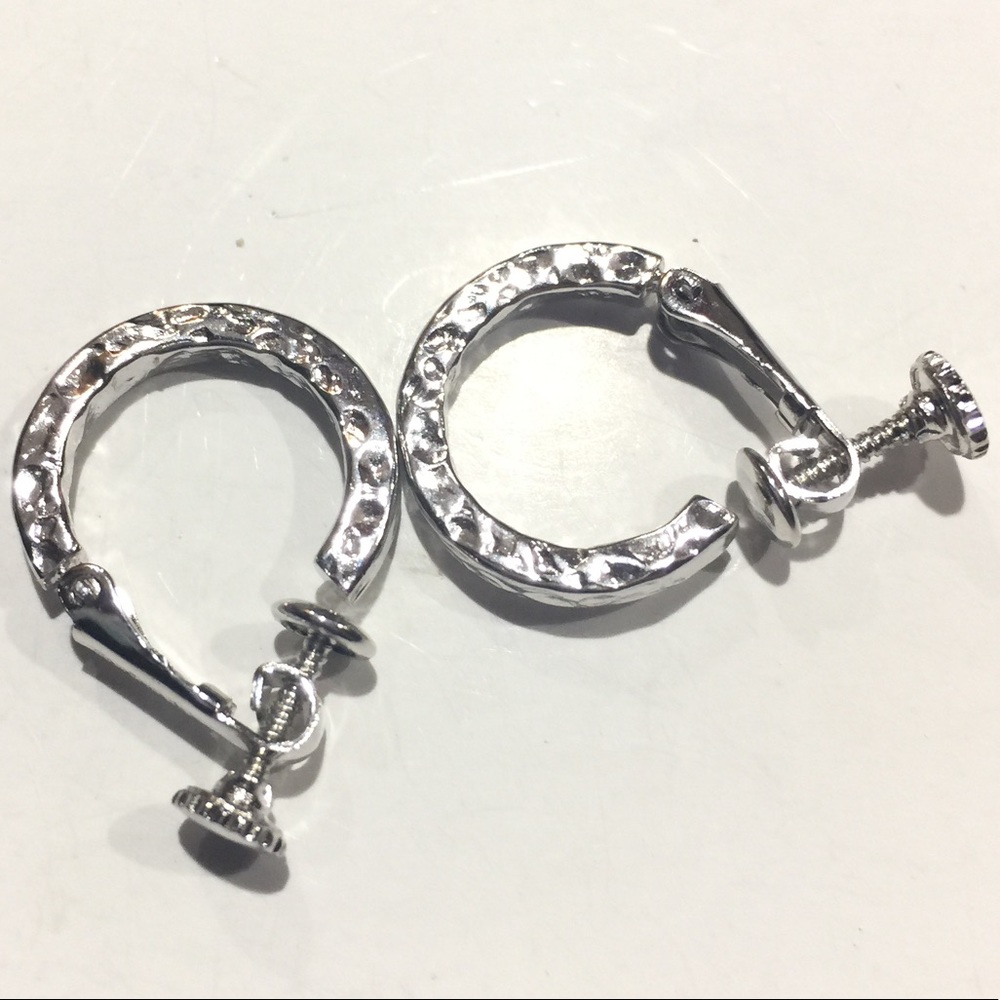 NAPIER VINTAGE HAMMERED SCREW BACK HOOP EARRINGS