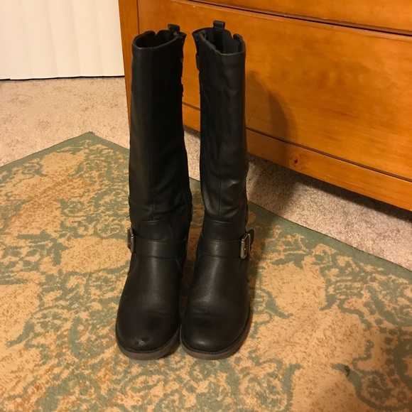 Boots - Picture 3 of 6