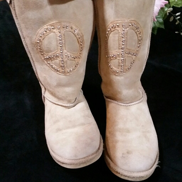 Penelope Wildberry Tan Sheepskin Peace Boots - Picture 2 of 8