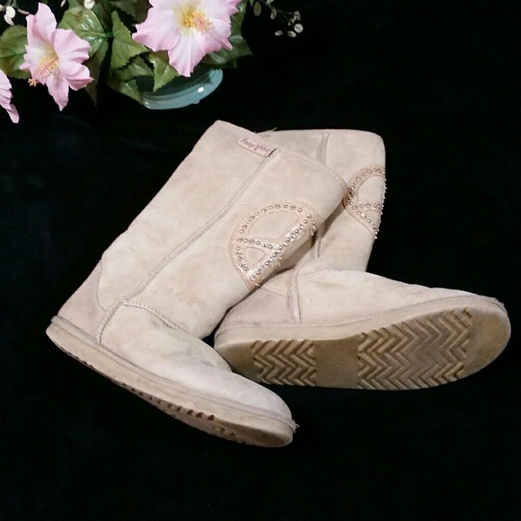 Penelope Wildberry Tan Sheepskin Peace Boots - Picture 4 of 8