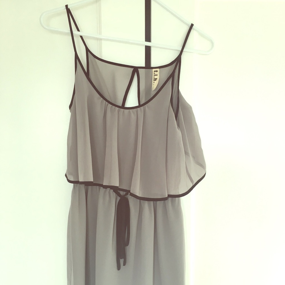 Beautiful flattering dress!