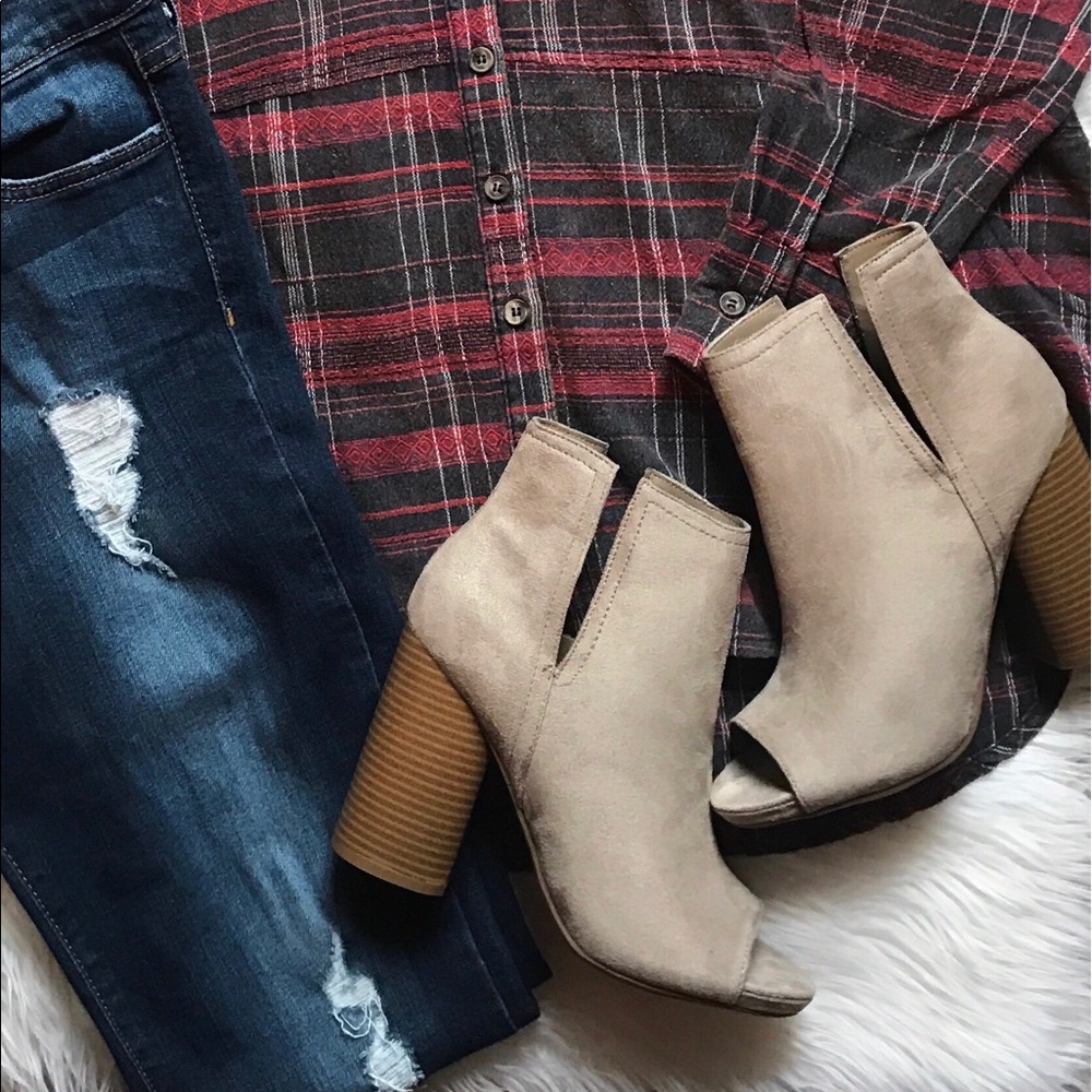 Peep-toe booties