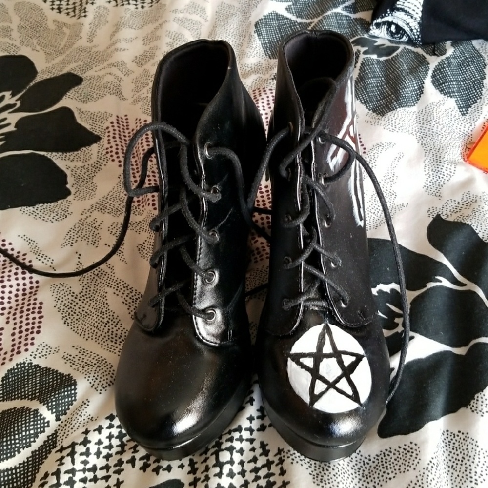 Black size 7 heeled ankle boots
