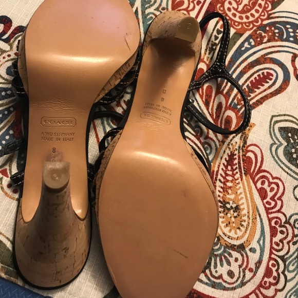 Ladies Coach Heels - Picture 2 of 6