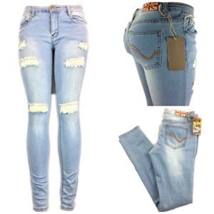 🆕Womens light distressed wash  skinny jeans Nwt