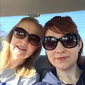 Meet your Posher, Kendra