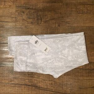 NWT Alo Yoga - Airbrush Leggings