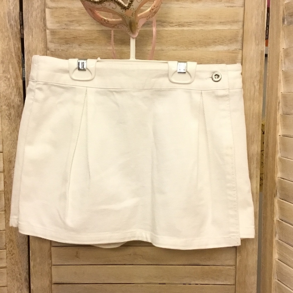 Beautiful new JACADI white skorts