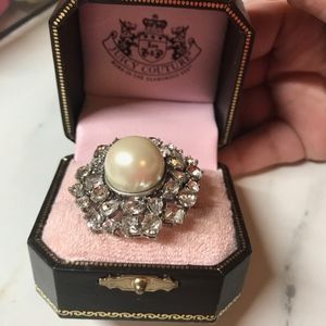 NWT Juicy Couture pearl cluster ring w box