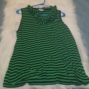 Crown and ivy xl top with super cute ruffles!