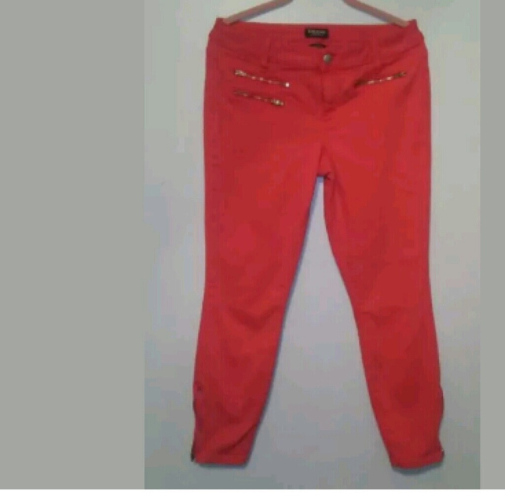 Bebe red 3/4 capris size 30 stylish fun for fall