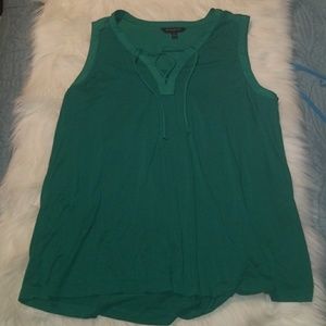 Beautiful emerald green large top banana republic