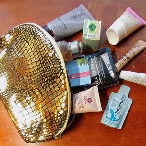 Cosmetic bag w/10 Deluxe Samples
