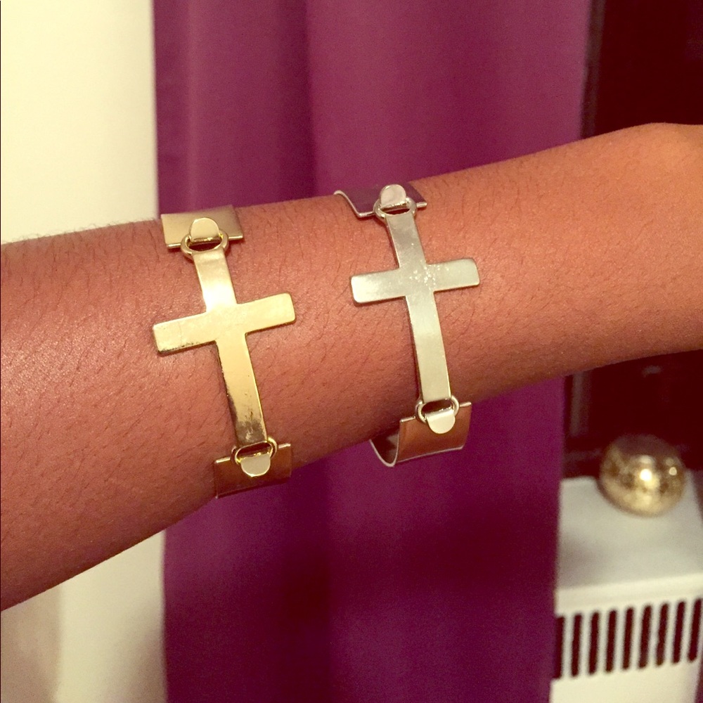 Cross bracelet in 18K gold plated or silver plated