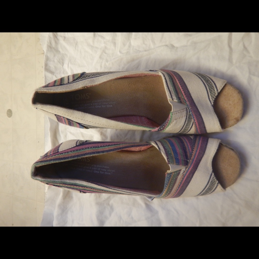 Toms Wedges White w/ purple/green/pink stripes 7.5