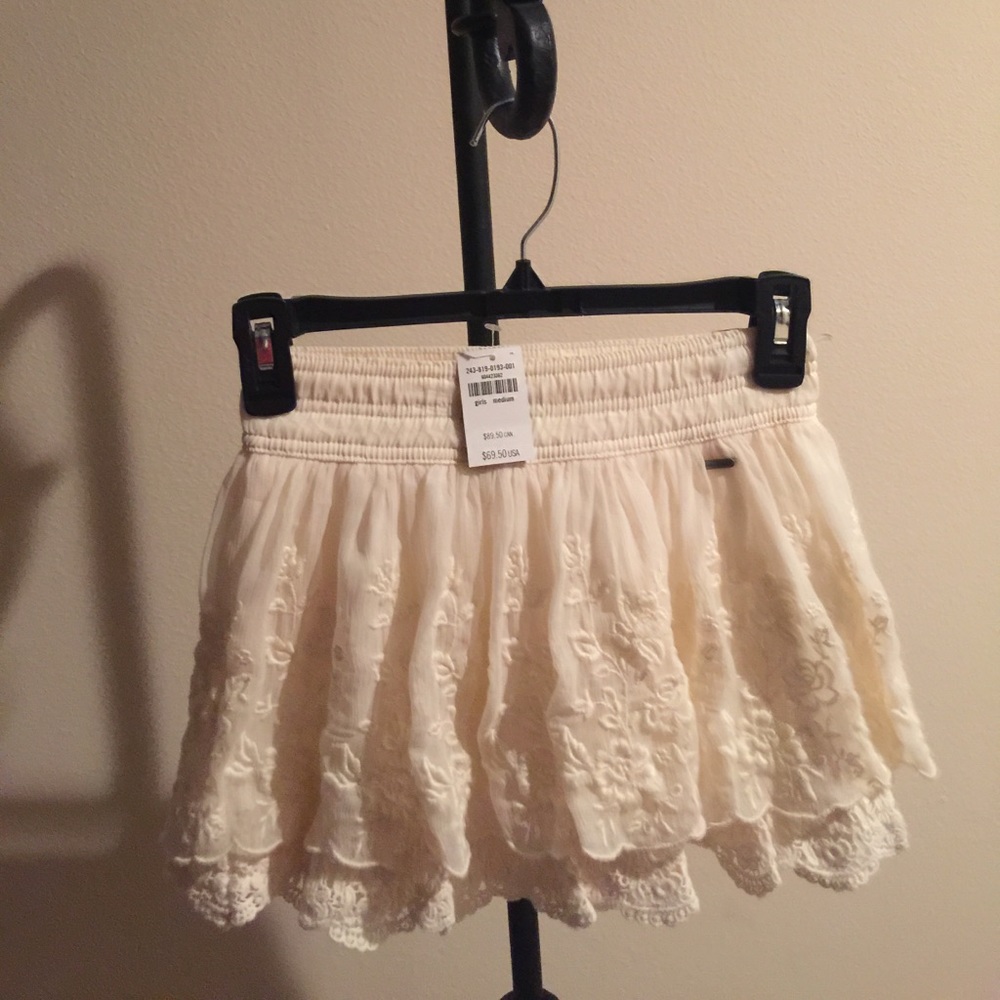 ⚡️FLASH SALE!⚡️ Girl's Cream Rose patterned skirt