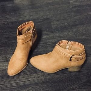 New 🎉Qupid Tan Buckle Booties Size 10/10.5