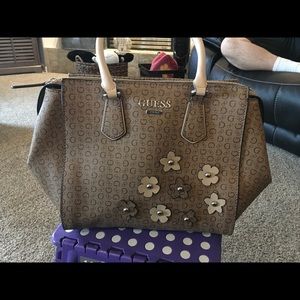 Adorable GUESS Purse!