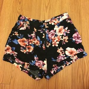 Forever 21 Floral Soft Shorts W/ Pockets Forever 21 Floral Soft Shorts W/ Pockets