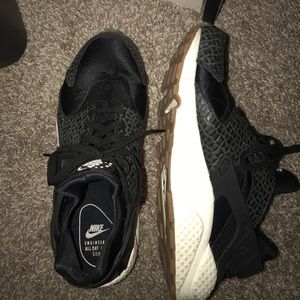 Air Huarache by Nike Premium, Black/Gray,Size 10