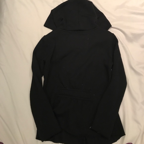Selling a warm black jacket perfect for winter ❄️ - Picture 2 of 2