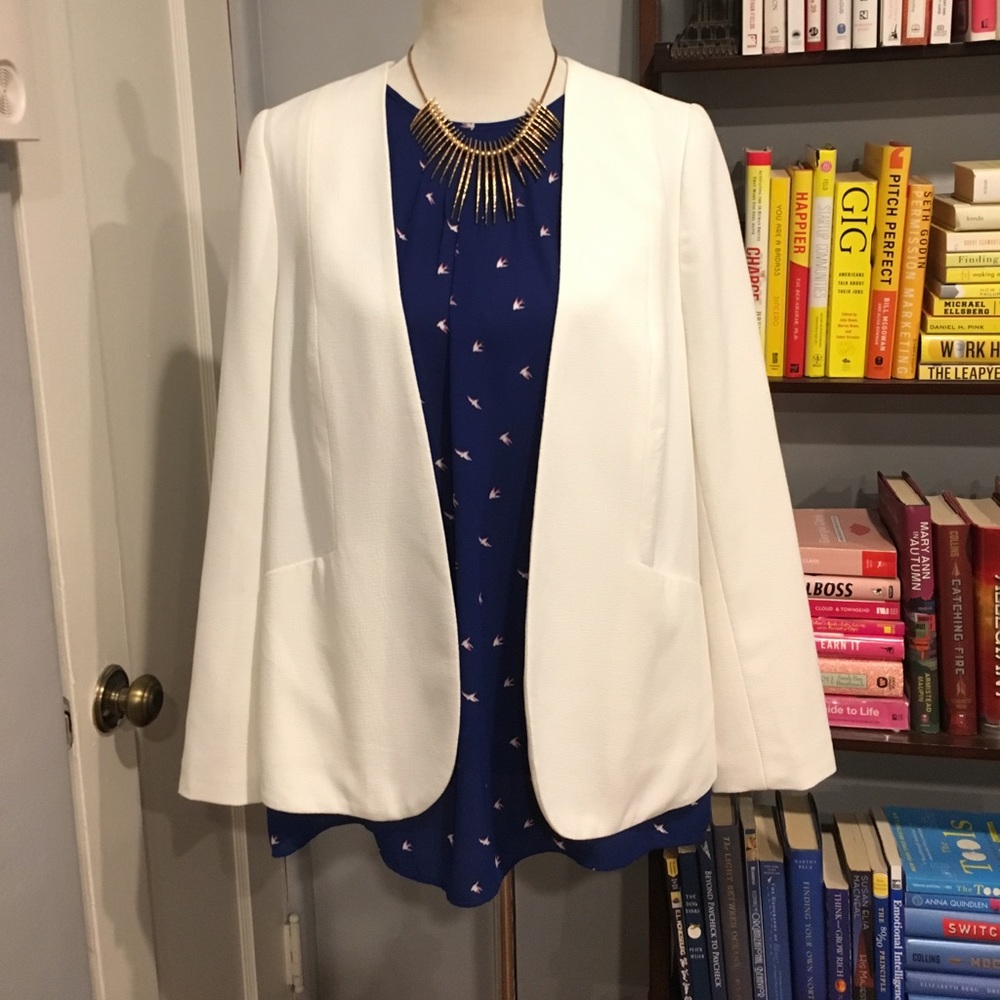 The Limited Sleek Ivory Blazer - EUC