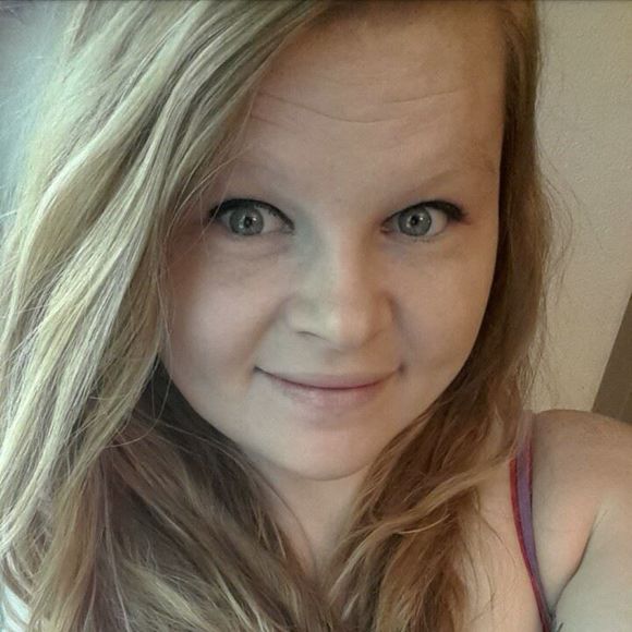 Meet your Posher, Julie - Picture 1 of 1