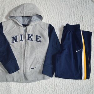 Boys Nike Track Pants and Sweatshirt🏃🏻