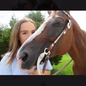 Meet your Posher, Olivia