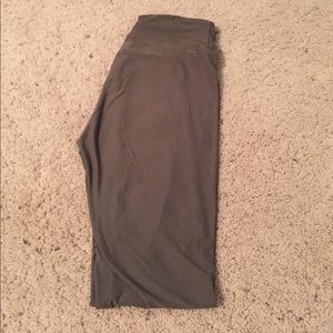 Lula Roe OS solid olive green leggings