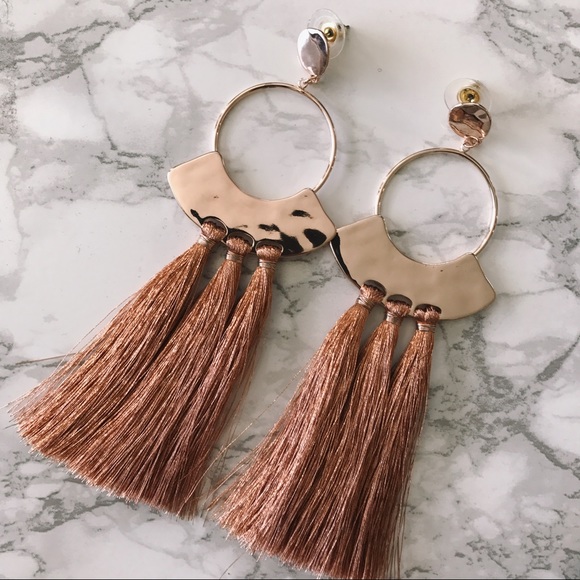 ⭐️ SALE ⭐️ DELILAH Rose Gold Tassel Earrings - Picture 3 of 3