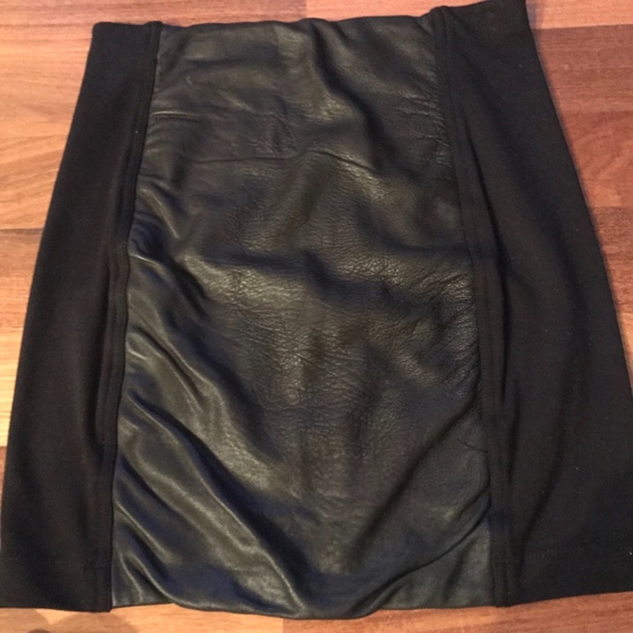 Theory Black Glove Leather Ruched Mini Skirt sz M - Picture 2 of 6